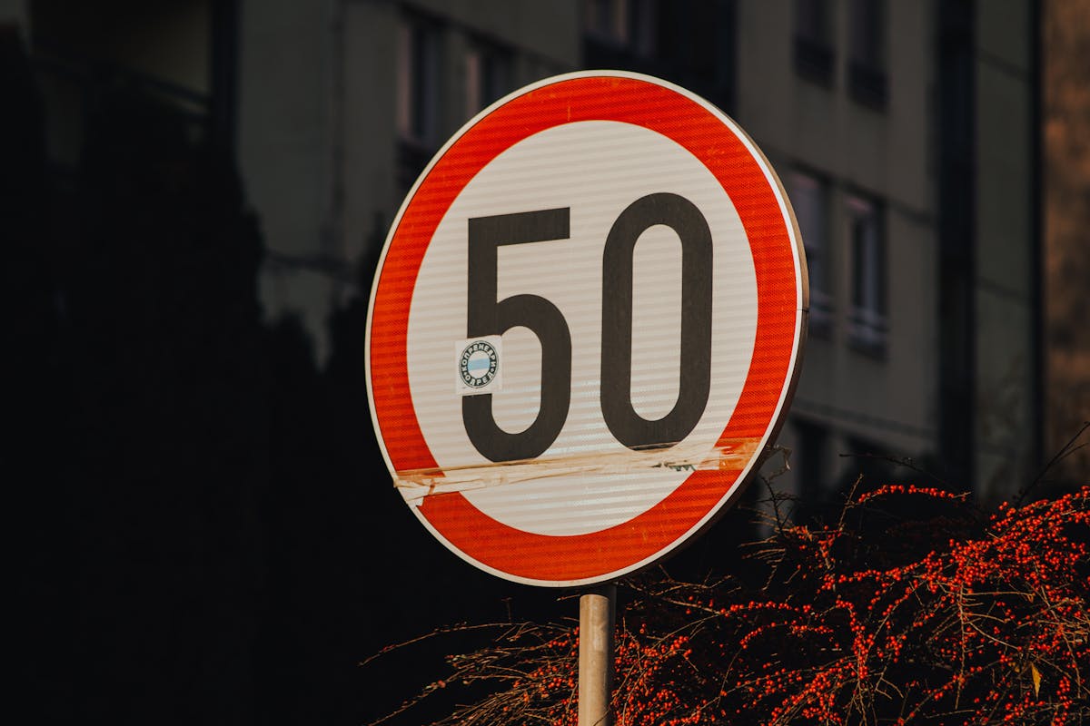 Amende radar 50 km/h au-dessus : sanctions, procédures et conséquences