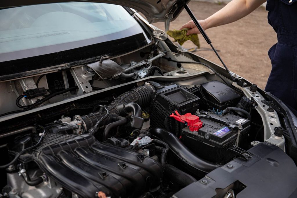 Batterie voiture HS : symptômes, durée de vie
