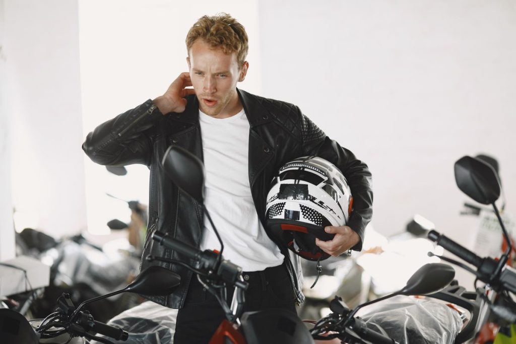 Casque moto ECE 22.06 : comment vérifier l&rsquo;homologation ?