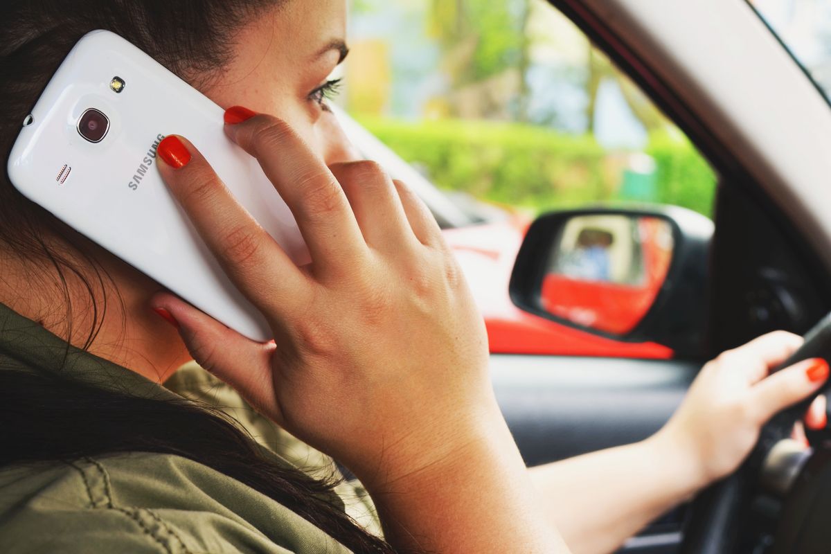 Téléphone au volant : sanctions 2026 et jurisprudence - Mise à jour 2026 : sanctions, suspension locale et recours à distinguer