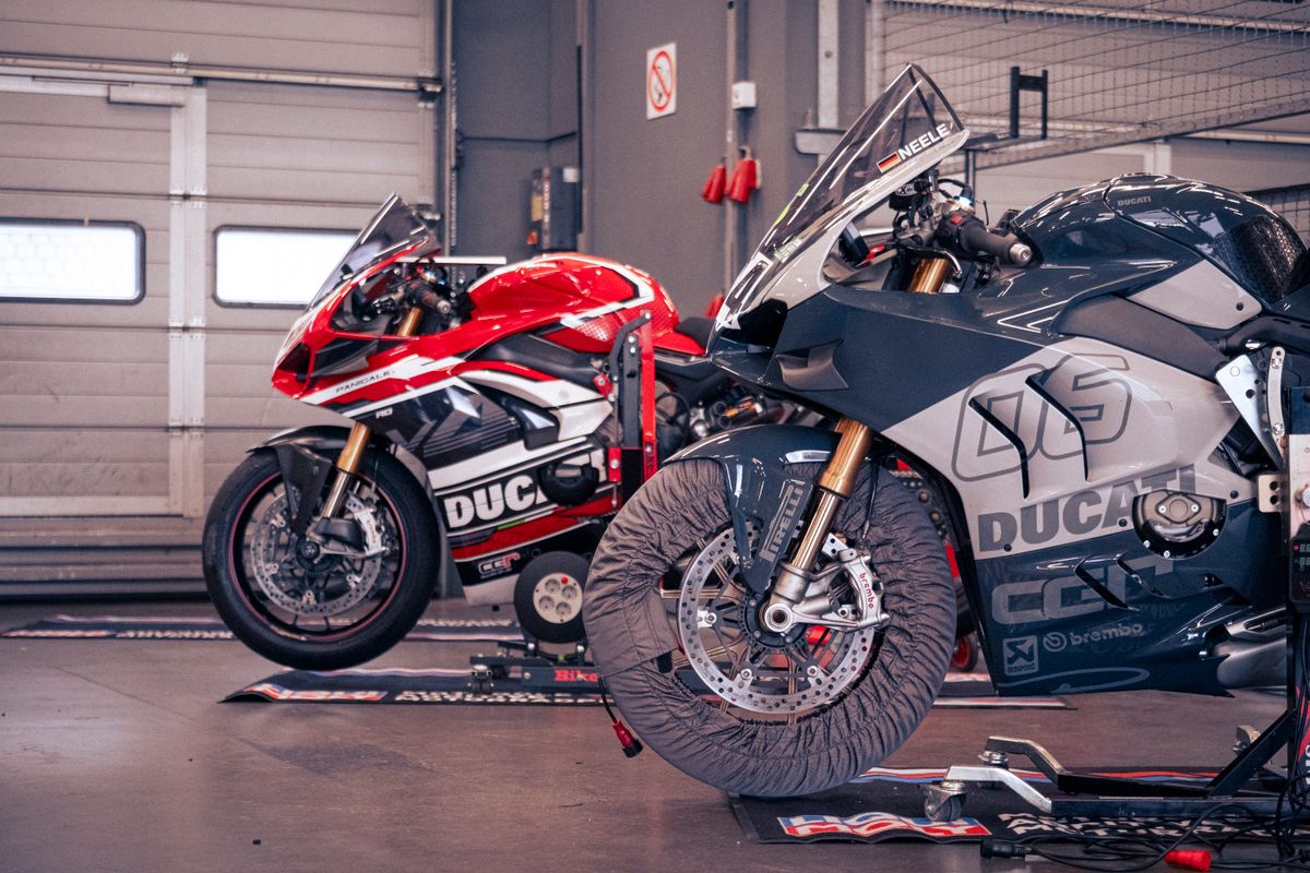 Hivernage moto : batterie, pneus et checklist complète