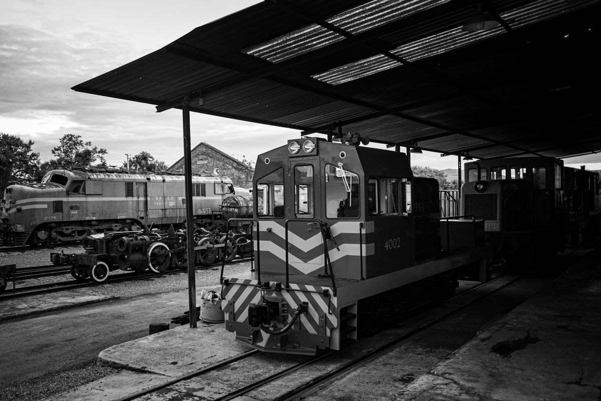 L’autorail : histoire, fonctionnement et modèles emblématiques - 1. Qu’est-ce qu’un autorail et pourquoi est-il différent d’un train classique ?